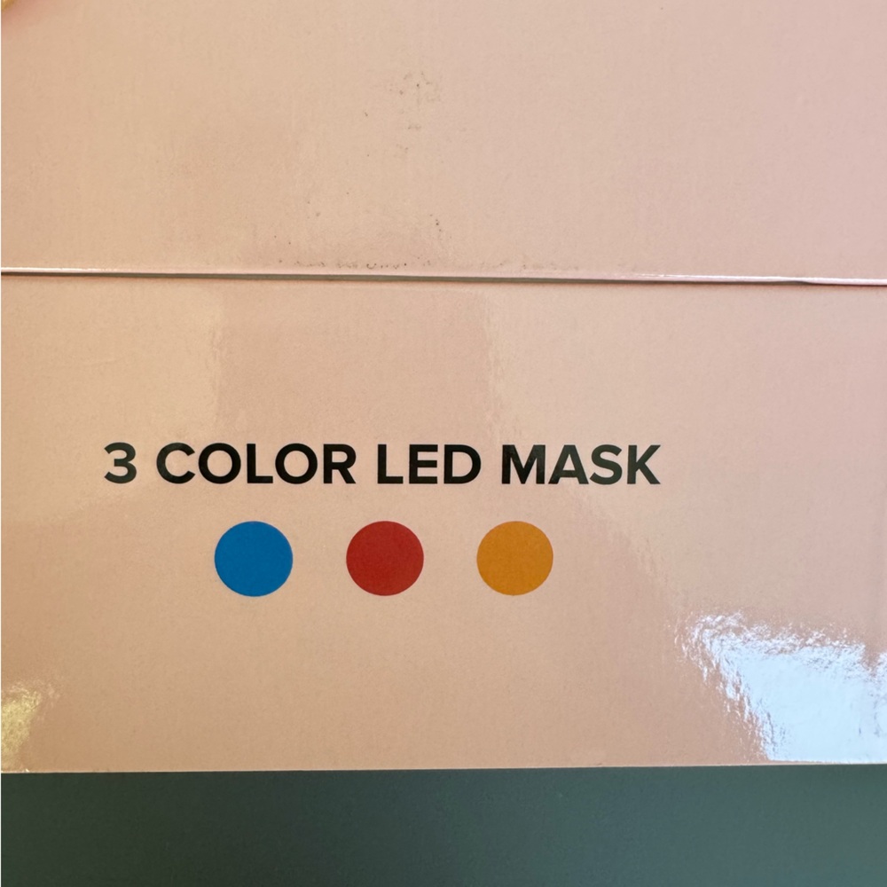 Pink WrinkLit LED Mask - Picture 4 of 4